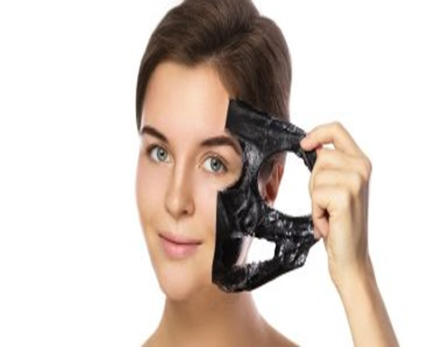 تخلصى من الرؤوس السوداء وحب الشباب بماسك الفحم.. اعرفى الطريقة تخلصى من الرؤوس السوداء وحب الشباب بماسك الفحم.. اعرفى الطريقة