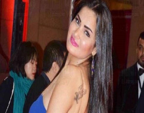 سما المصري من البيت بحركات مخلة تغني " الواد قلبه بيوجعه "