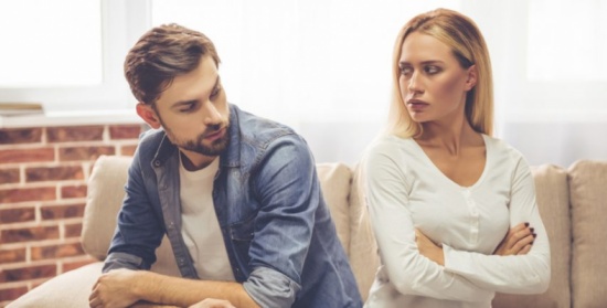 كيف تحدثين شريكك بشأن عاداته المزعجة؟ كيف تحدثين شريكك بشأن عاداته المزعجة؟