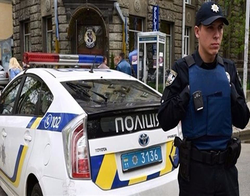 مسلح يحتجز 20 رهينة بحافلة في أوكرانيا .. بالفيديو مسلح يحتجز 20 رهينة بحافلة في أوكرانيا .. بالفيديو