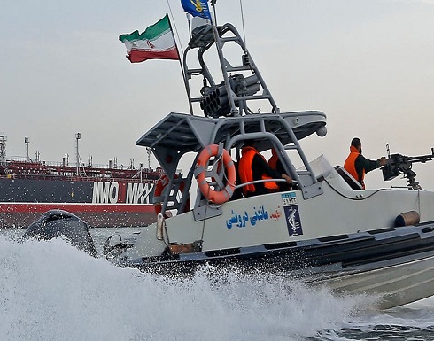 أنباء عن احتجاز إيران سفينة قرب جزيرة طنب أنباء عن احتجاز إيران سفينة قرب جزيرة طنب