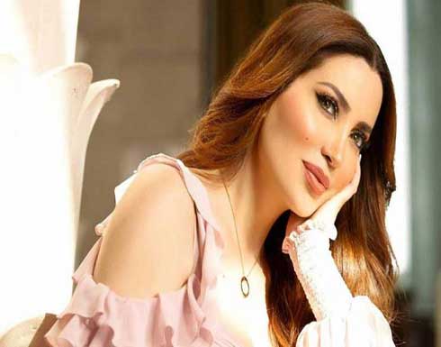 الفنانة السورية نسرين طافش تستلم جائزة التميز بإطلالة أنيقة .. شاهد الفنانة السورية نسرين طافش تستلم جائزة التميز بإطلالة أنيقة .. شاهد