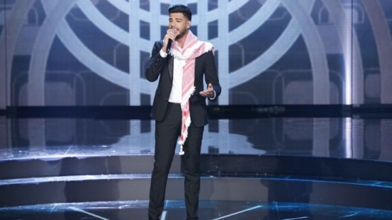 شاهد.. مهند حسين يبكي على وفاة والده ويغني... !