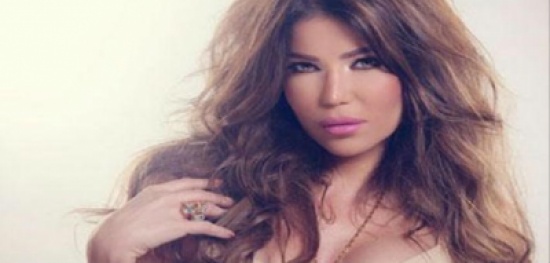 مي حريري تثير الجدل في عزاء "ابو فارس" (صورة) مي حريري تثير الجدل في عزاء "ابو فارس" (صورة)