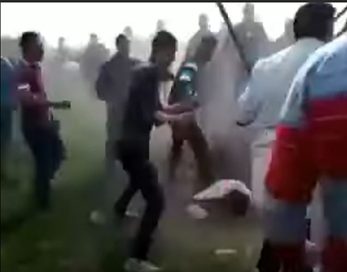 بالفيديو : سحل ورجم ... مصريون يضربون شابين اعتديا على فتاة بالفيديو : سحل ورجم ... مصريون يضربون شابين اعتديا على فتاة
