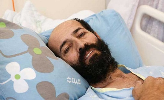 بدأ يفقد حاستي “السمع والنطق”.. تحذير فلسطيني من استشهاد الأسير “ماهر الأخرس” بدأ يفقد حاستي “السمع والنطق”.. تحذير فلسطيني من استشهاد الأسير “ماهر الأخرس”