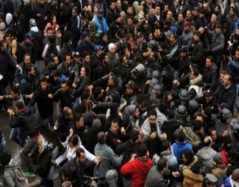 تونس تحيي الذكرى السابعة للثورة على وقع الاحتجاجات تونس تحيي الذكرى السابعة للثورة على وقع الاحتجاجات