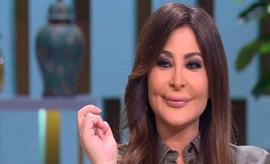 إليسا تعايد فتاة وصفتها بأنها ابنتها فمن تكون؟ - صورة إليسا تعايد فتاة وصفتها بأنها ابنتها فمن تكون؟ - صورة