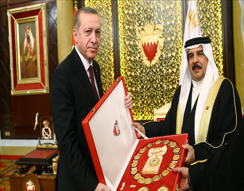 العاهل البحريني يقلد أردوغان وسام "الدرجة الممتازة" العاهل البحريني يقلد أردوغان وسام "الدرجة الممتازة"