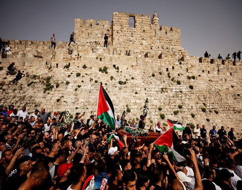 جثمان الشهيدة شيرين أبو عاقلة يوارى الثرى في القدس المحتلة جثمان الشهيدة شيرين أبو عاقلة يوارى الثرى في القدس المحتلة