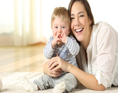 الابتسامة والجلوس.. أهم علامات نمو المولود بعامه الأول الابتسامة والجلوس.. أهم علامات نمو المولود بعامه الأول