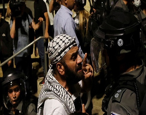 مستوطنون يطلقون الرصاص الحي على فلسطينيين في حي الشيخ جراح مستوطنون يطلقون الرصاص الحي على فلسطينيين في حي الشيخ جراح