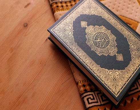اليمن : ضبط شخص يمزق القرآن الكريم داخل دورات المياه بأحد المساجد - فيديو اليمن : ضبط شخص يمزق القرآن الكريم داخل دورات المياه بأحد المساجد - فيديو