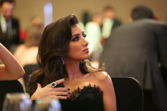 بعد تصدرها التريند.. أجرأ إطلالات مي عمر بعد تصدرها التريند.. أجرأ إطلالات مي عمر