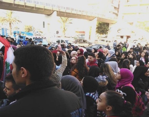 تجمع الساحات.. حراك لبنان يعود بزخم أكبر مع قرب الاستشارات تجمع الساحات.. حراك لبنان يعود بزخم أكبر مع قرب الاستشارات