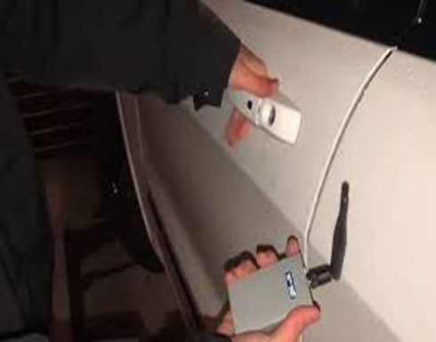 بالفيديو : مخترق يطور جهازاً يمكنه فتح أي سيارة فاخرة بالفيديو : مخترق يطور جهازاً يمكنه فتح أي سيارة فاخرة