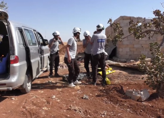 فيديو | الدفاع المدني يُزيل القنابل العنقودية ومخلفات الحرب في ريف حماة فيديو | الدفاع المدني يُزيل القنابل العنقودية ومخلفات الحرب في ريف حماة
