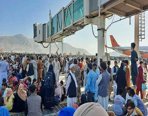 قتلى وجرحى جراء التدافع.. فوضى وإطلاق نار كثيف في محيط مطار كابل قتلى وجرحى جراء التدافع.. فوضى وإطلاق نار كثيف في محيط مطار كابل
