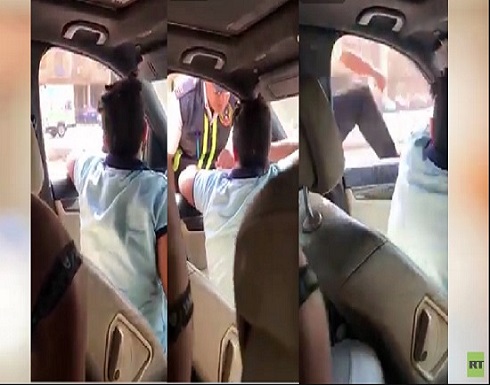 مصر : فيديو متداول لطفل يقود سيارة ويصدم رجل مرور ثم يفر هاربا مصر : فيديو متداول لطفل يقود سيارة ويصدم رجل مرور ثم يفر هاربا