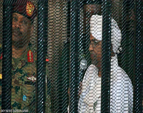 بالصور.. الرئيس السوداني السابق في "قفص الاتهام" بالصور.. الرئيس السوداني السابق في "قفص الاتهام"