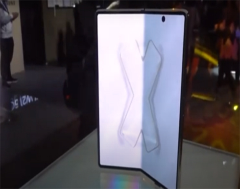 سامسونغ تعلن عن هاتف جديد قابل للطي يعمل مع شبكات 5G سامسونغ تعلن عن هاتف جديد قابل للطي يعمل مع شبكات 5G