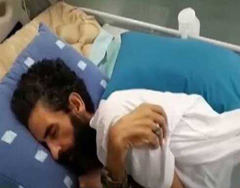 شاهد : احتفالات في منزل الأسير أبو هواش واول صورة له بعد إعلان انتصاره شاهد : احتفالات في منزل الأسير أبو هواش واول صورة له بعد إعلان انتصاره