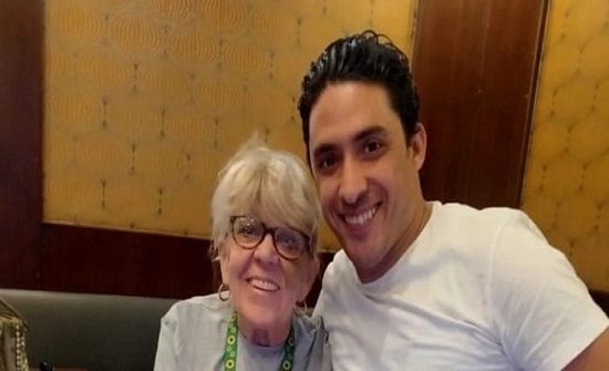 شاب عربي يتزوج مسنة تكبره بـ 45 عاما تحت شعار " الحب " شاب عربي يتزوج مسنة تكبره بـ 45 عاما تحت شعار " الحب "