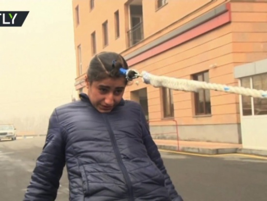 بالفيديو… فتاة أرمنية تسحب سيارة بشعرها بالفيديو… فتاة أرمنية تسحب سيارة بشعرها