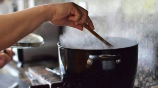 إليك 6 طرق سهلة وسريعة للتخلص من الروائح المزعجة في المطبخ إليك 6 طرق سهلة وسريعة للتخلص من الروائح المزعجة في المطبخ