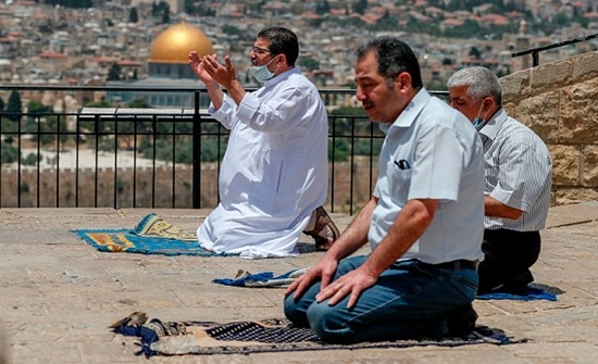 غضب فلسطيني لاستهداف الاحتلال مآذن الأقصى ومنع الأذان