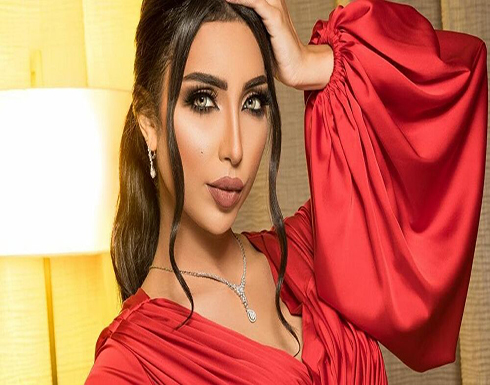 دنيا بطمة تستعرض حملها بفستان زهري .. شاهد دنيا بطمة تستعرض حملها بفستان زهري .. شاهد