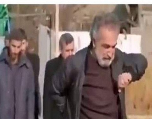 إيران : أثار الجدل على السوشيال ميديا.. أب يرقص في جنازة ابنته | شاهد إيران : أثار الجدل على السوشيال ميديا.. أب يرقص في جنازة ابنته | شاهد