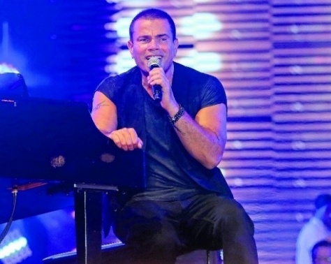 بالفيديو- عمرو دياب بردّ فعل غريب في حفل زفاف.. شاهدوا ماذا حصل!؟ بالفيديو- عمرو دياب بردّ فعل غريب في حفل زفاف.. شاهدوا ماذا حصل!؟
