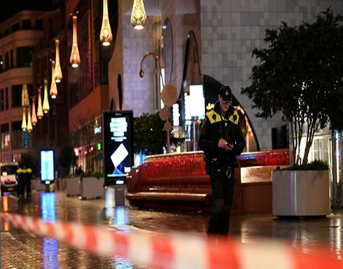 شاهد : الشرطة تغلق مباني البرلمان والمنطقة المحيطة بها بعد تهديد بوجود قنبلة شاهد : الشرطة تغلق مباني البرلمان والمنطقة المحيطة بها بعد تهديد بوجود قنبلة