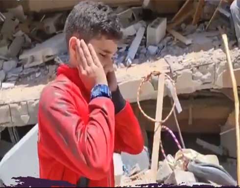 بالفيديو : طفل يؤذن على انقاض مسجد في غزة بالفيديو : طفل يؤذن على انقاض مسجد في غزة