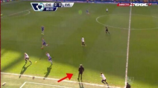 مورينهو يقتحم الملعب.. للاحتجاج على الحكم