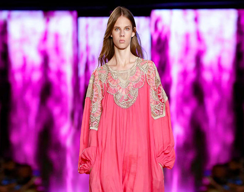 بالصور : قفاطين وجلابيات للسهرة موضة 2020 بتوقيع ماركات عالمية