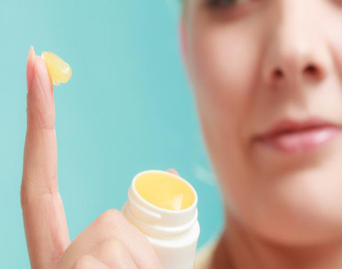 لعلاج الحواجب الخفيفة .. استخدمي الفازلين لعلاج الحواجب الخفيفة .. استخدمي الفازلين