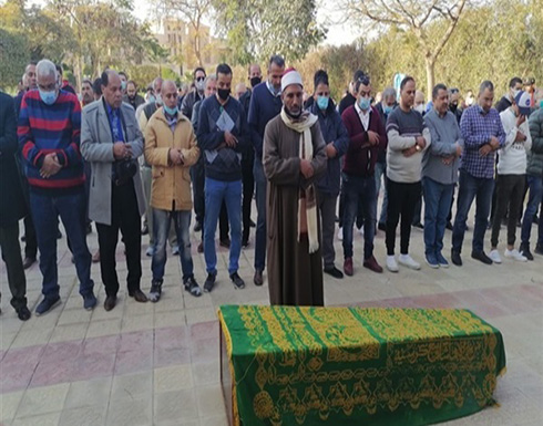 بالفيديو.. لحظة تشييع جثمان الفنان عزت العلايلي إلى مثواه الأخير بالفيديو.. لحظة تشييع جثمان الفنان عزت العلايلي إلى مثواه الأخير