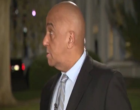 شاهد : مواجهة بين صحفي وحيوان الراكون في البيت الأبيض شاهد : مواجهة بين صحفي وحيوان الراكون في البيت الأبيض