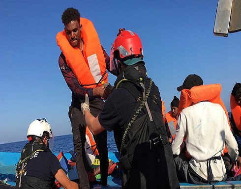 طوارئ بسفينة إنقاذ بها مصريون ومغاربة.. شغب ومحاولات انتحار طوارئ بسفينة إنقاذ بها مصريون ومغاربة.. شغب ومحاولات انتحار