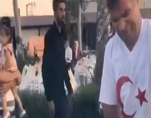 تصرف غير مسبوق لأب في عرس ابنه! (فيديو) تصرف غير مسبوق لأب في عرس ابنه! (فيديو)