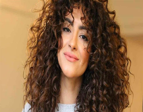 نصائح لتسريح الشعر الكيرلي بسهولة أثناء الاستحمام نصائح لتسريح الشعر الكيرلي بسهولة أثناء الاستحمام