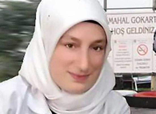 بالفيديو .. حادث غريب… فتاة تتعرض للاختناق بحجابها! بالفيديو .. حادث غريب… فتاة تتعرض للاختناق بحجابها!