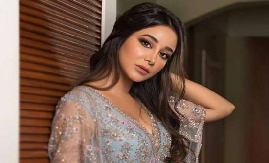 بعباءة مفتوحة.. أسيل عمران تبرز أنوثتها على إنستجرام بعباءة مفتوحة.. أسيل عمران تبرز أنوثتها على إنستجرام